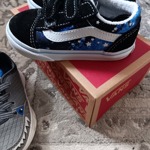 Bundle of 2 sz 7 toddler sneakers vans carters light up glow in dark euc - Picture 2 of 8